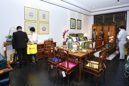 家具展廳現場火爆人很多