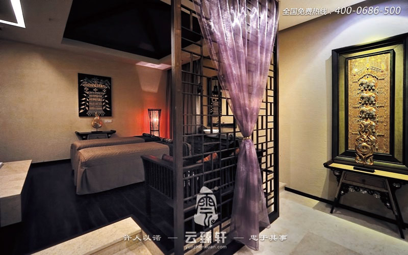 進入會所包間，整個空間的裝修瞬間讓人穿越回到了古代的感覺，天然的花草熏香