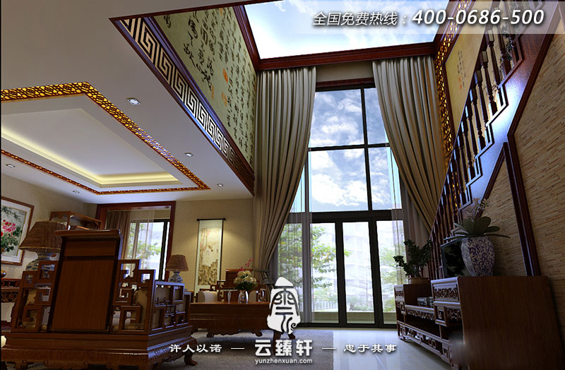 別墅的客廳大面積的使用玻璃墻