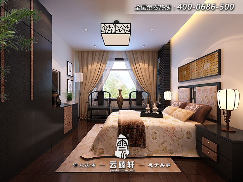 小戶型的臥室裝修的很有古典韻味，中式氣息濃厚