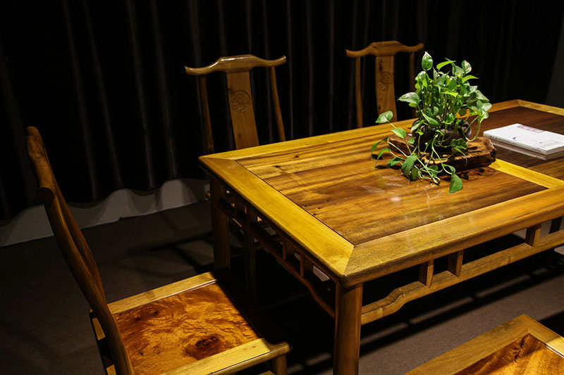 金絲楠木餐桌7件套廠家批發